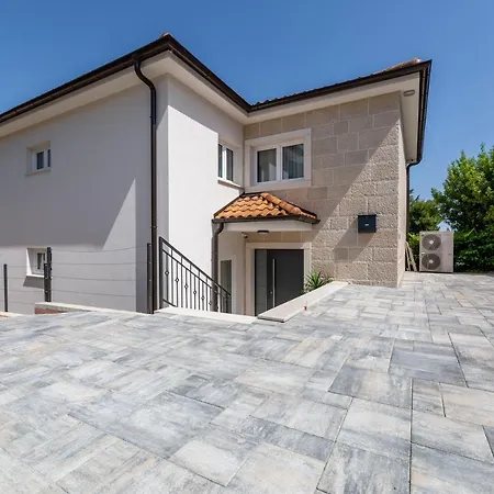 Pafran With Heated Pool Krk