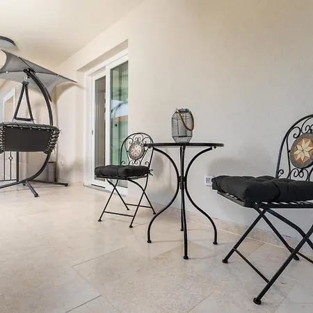 Pafran With Heated Pool Krk קרק