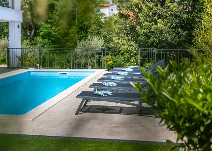 Pafran With Heated Pool Krk *